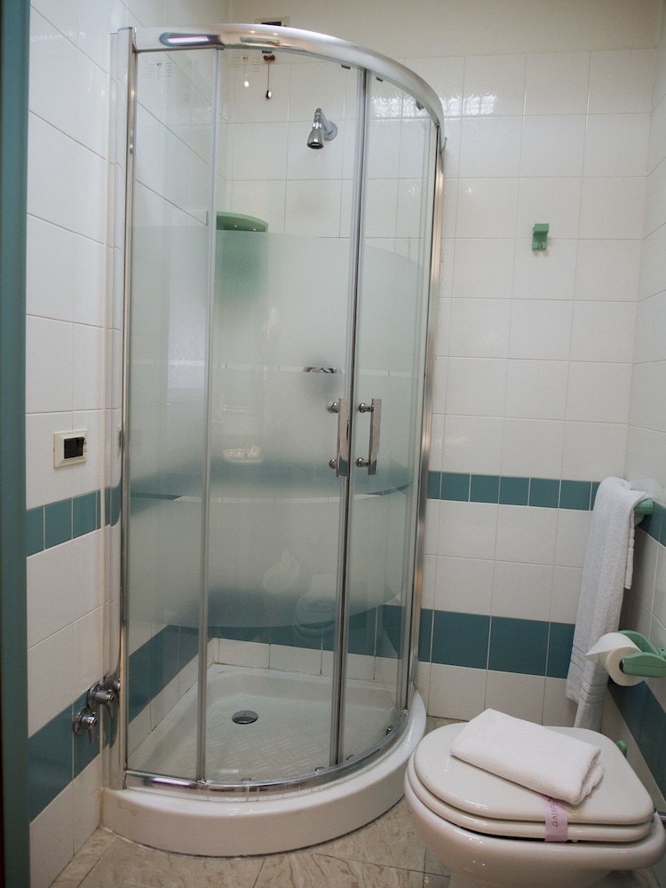 غرفة عائلية بسرير كوين وسرير فردي، Hotel Kroma 4/6