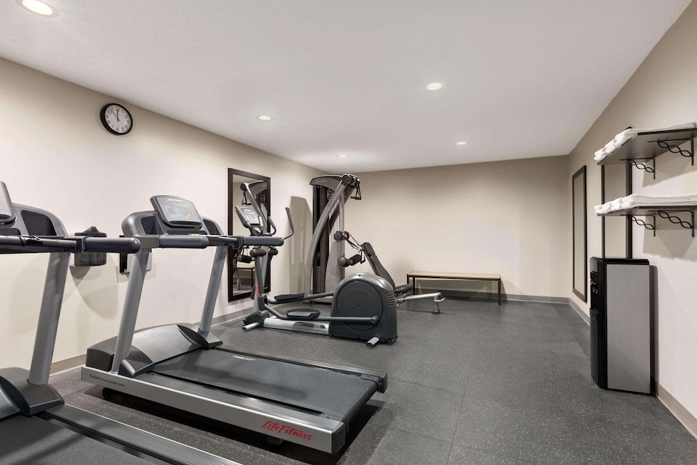 Country Inn and Suites by Radisson, Dahlgren-King George, VA 28/53