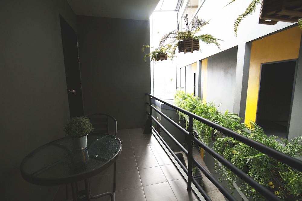 The Arbern Hostel x Bistro 7/50