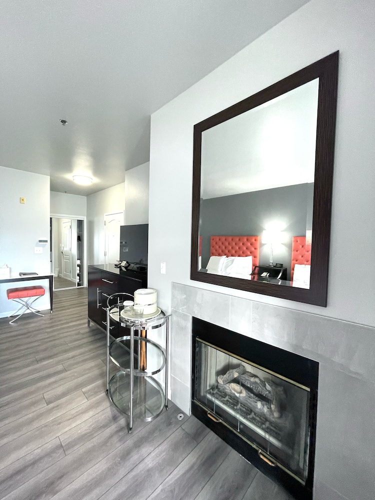 Tides Inn Suites 41/75