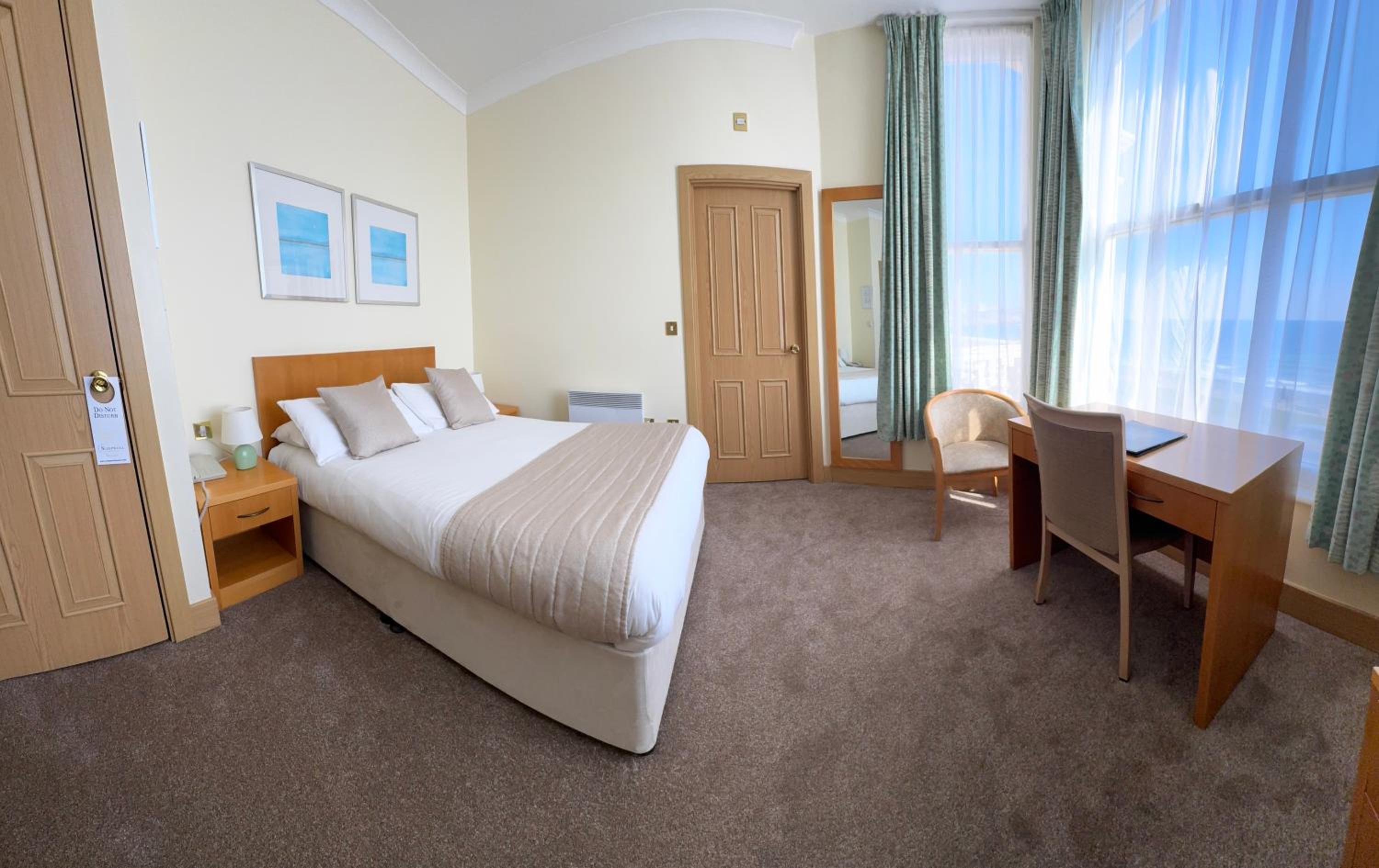 Deluxe, Double Bed, Side Sea View