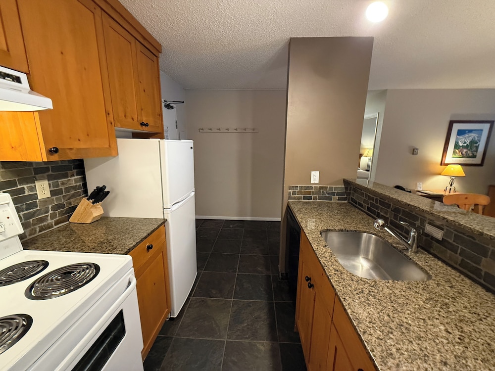 Tantalus Resort Lodge 53/55