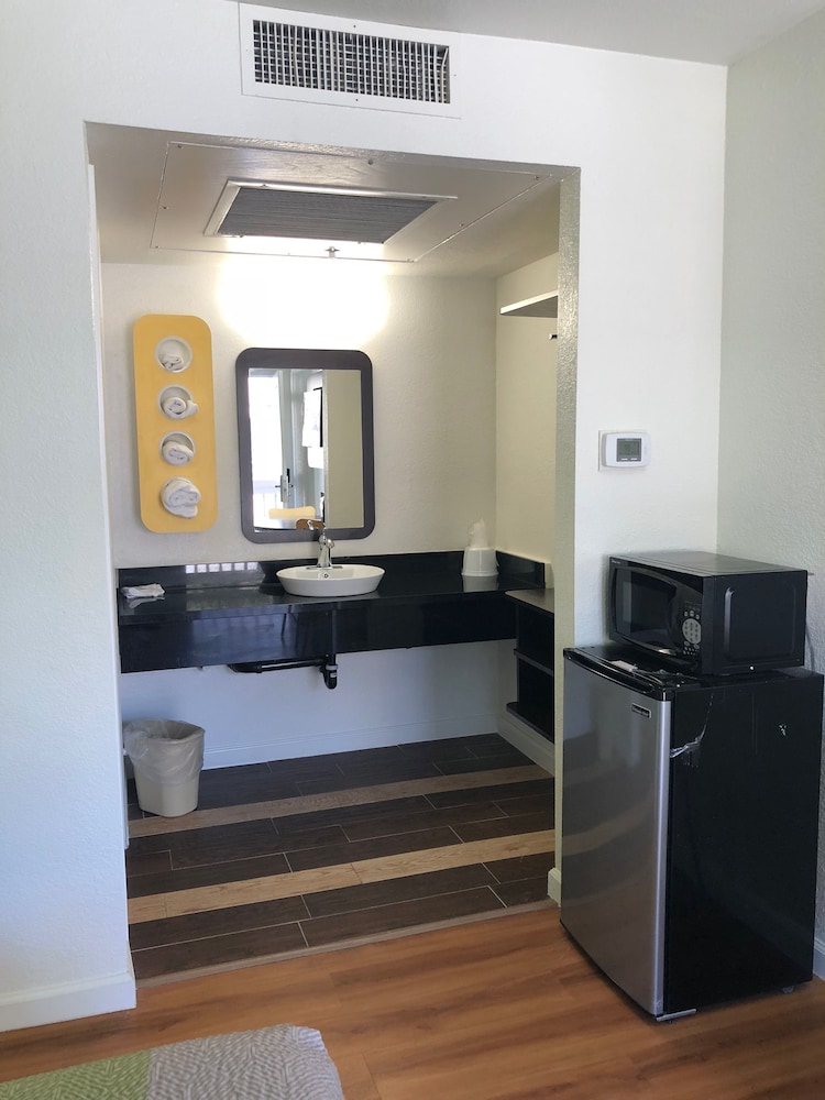 Motel6 Barstow, CA 11/57