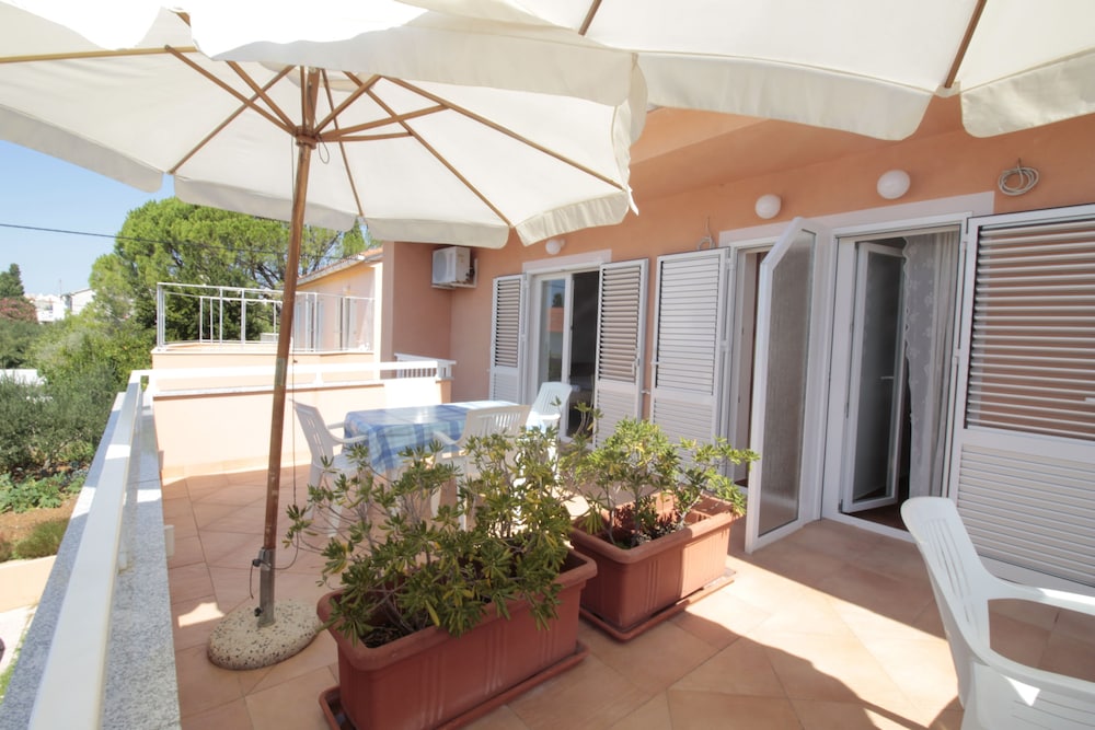 Studios & Rooms Fiesta 16/35