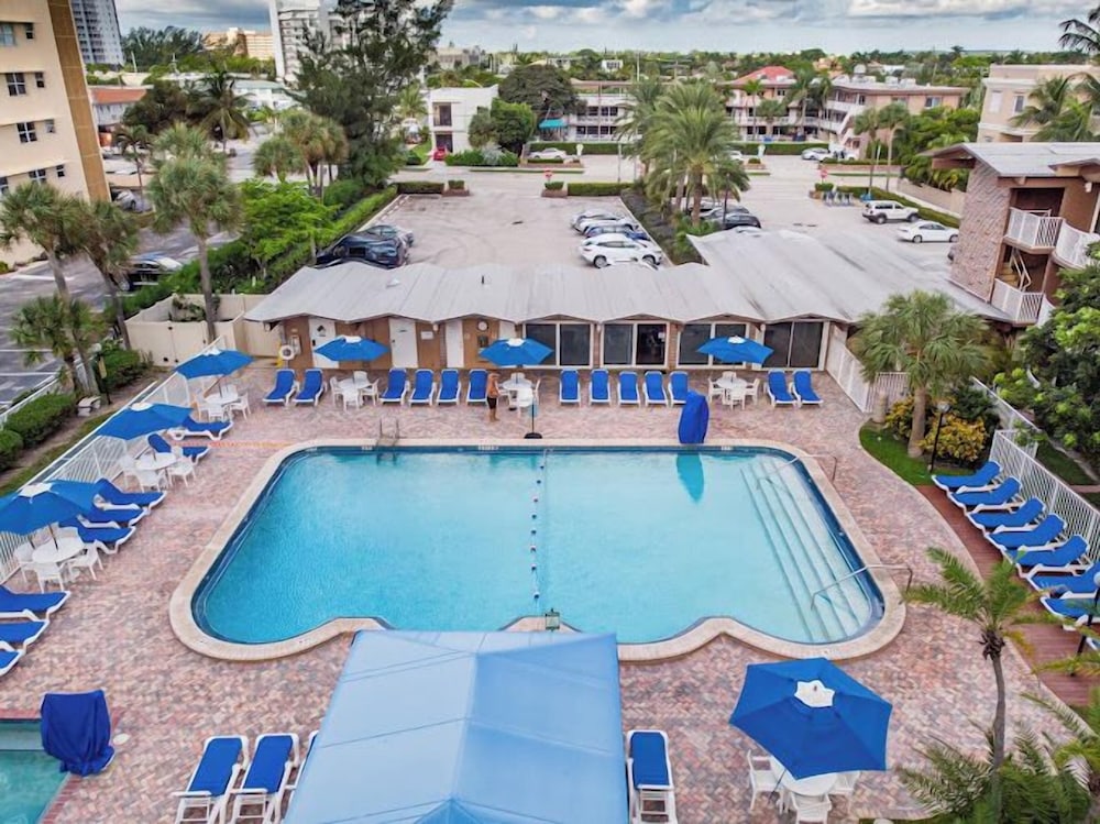Canada House Pompano Beach 17/25