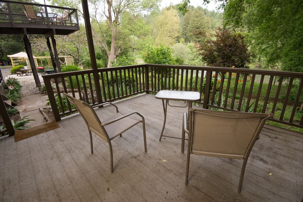 River View Garden Resort 65/68