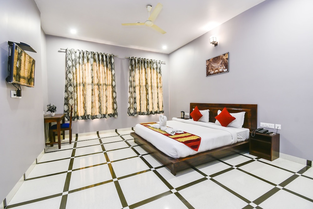 Hotel Laxmi Niwas 40/62