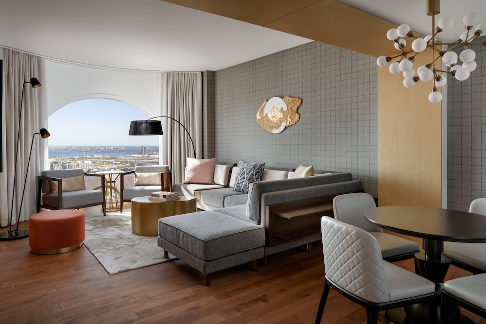 Marriott Chateau Champlain 22/29