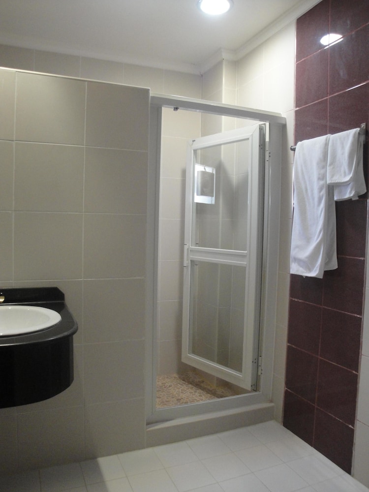 Marina Royal Hotel Suite 19/21