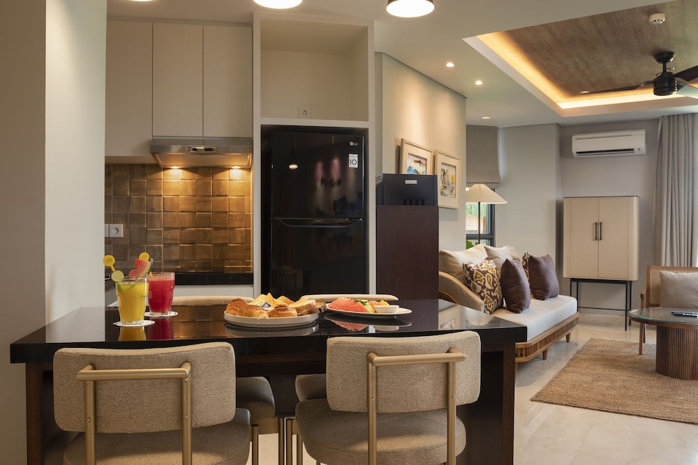 Beachwalk Residence 25/50