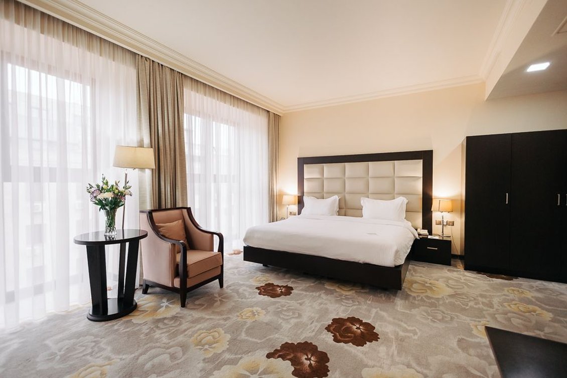 DELUXE, DOUBLE BED