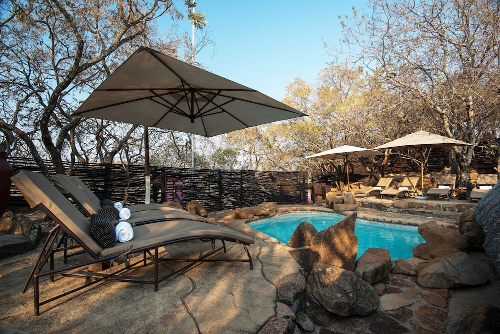TSHUKUDU BUSH LODGE 18/49