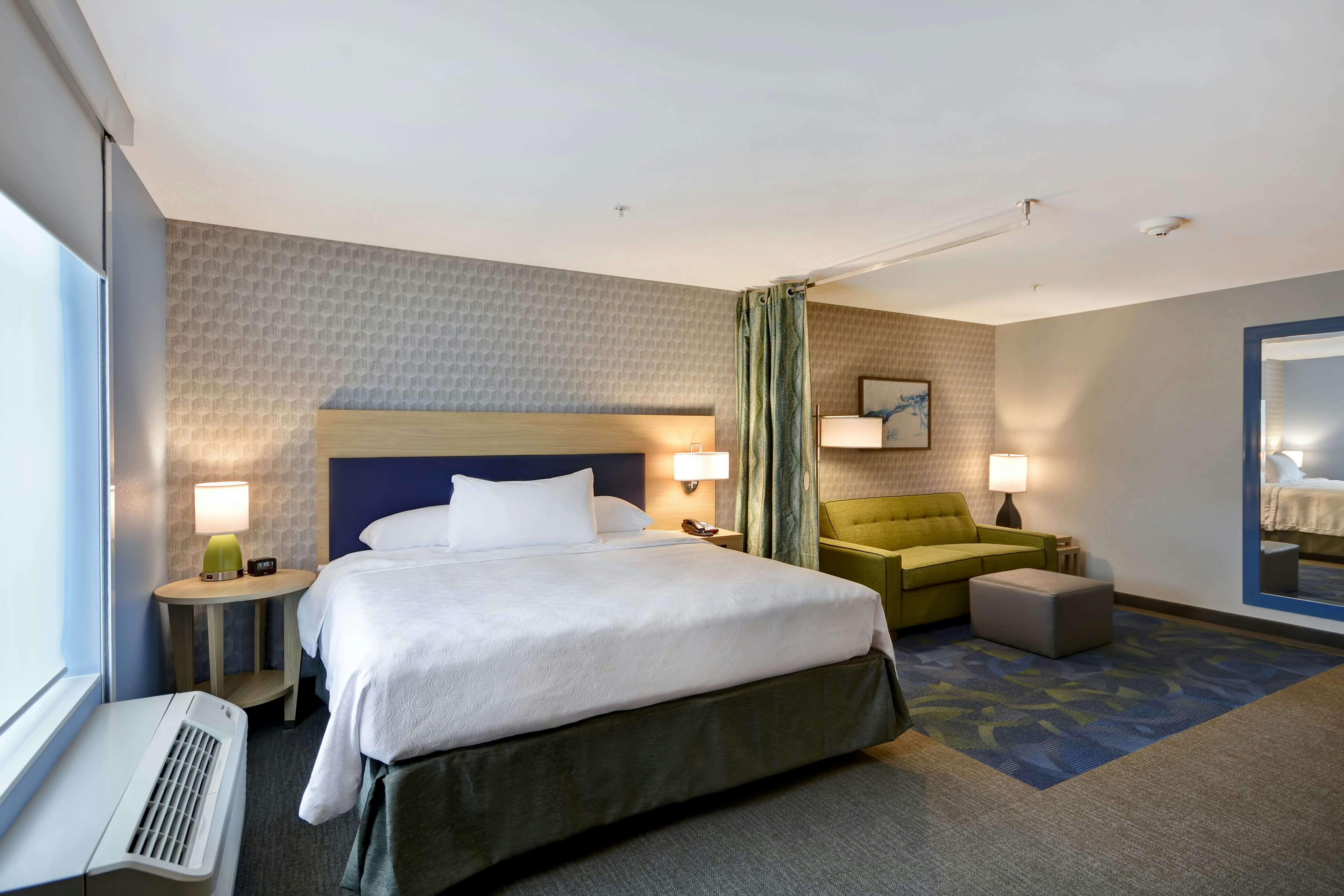 STUDIO, SUITE, KING BED