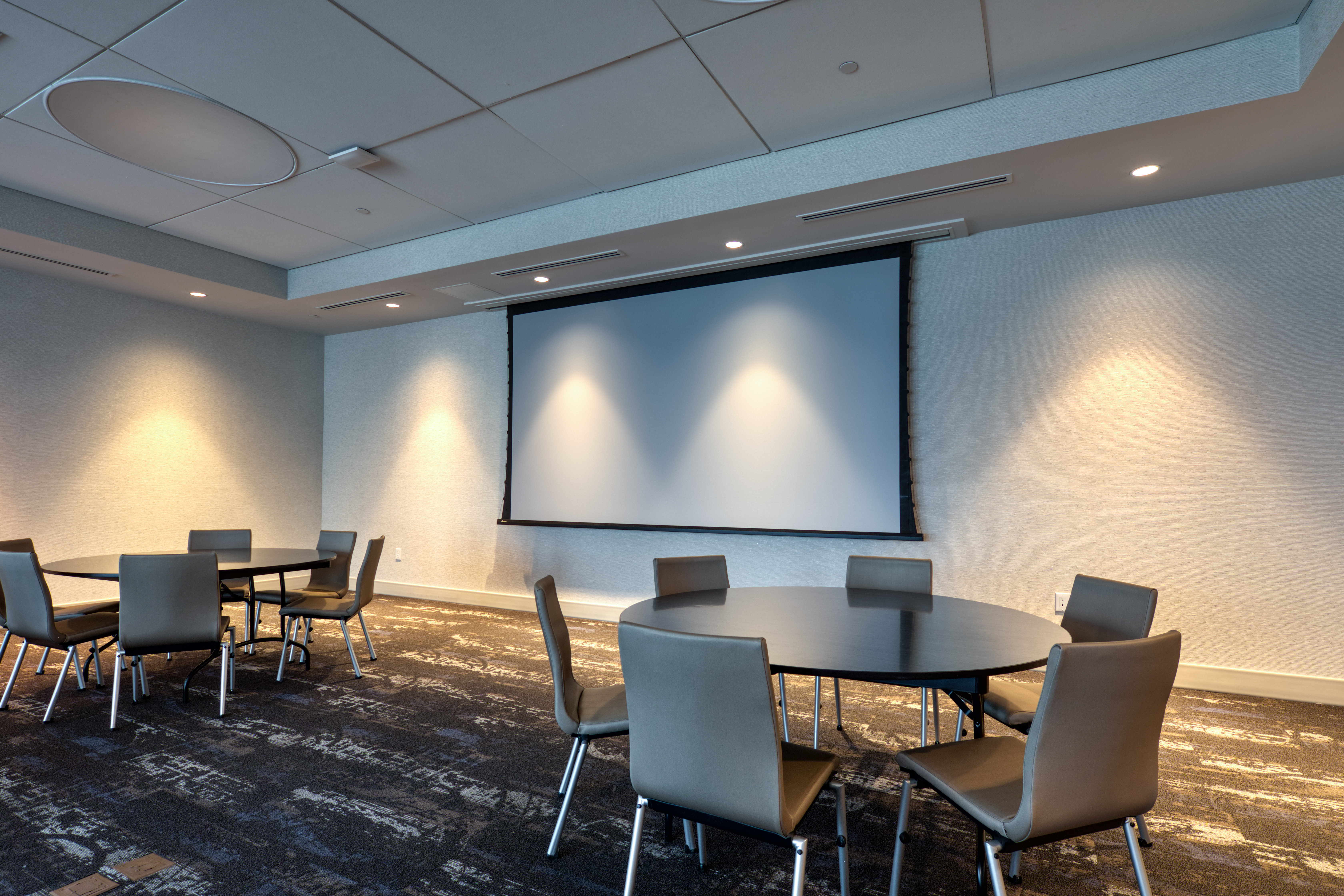 Holiday Inn Express & Suites Charlotte - South End 66/73