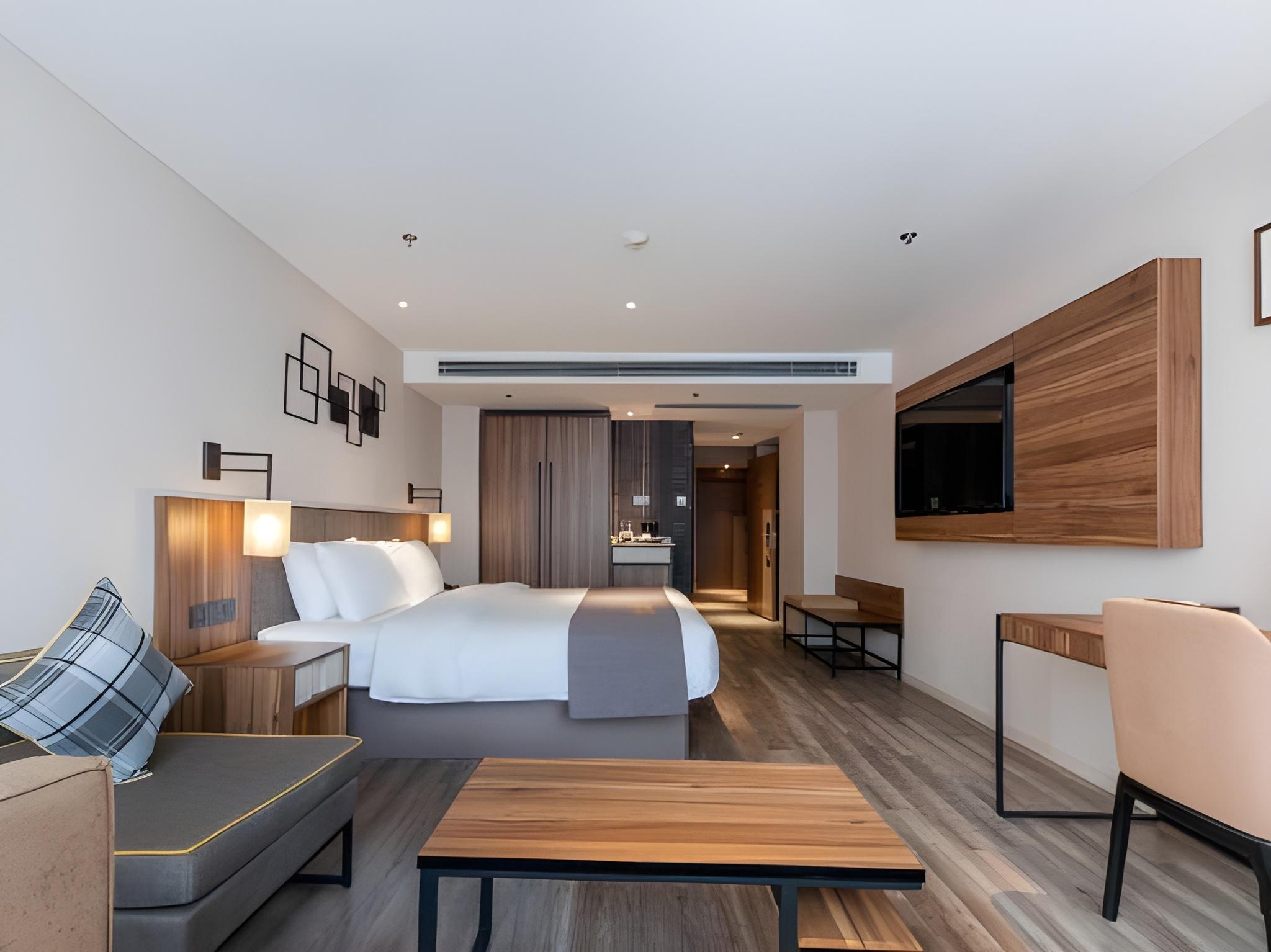 غرفة بزنس، Home Inn Plus (Chongqing Jiefangbei Pedestrian Street) 2/2