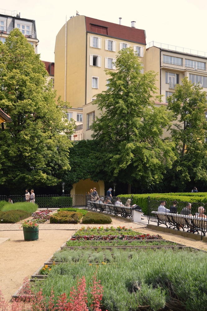 Adria Hotel Prague 40/46