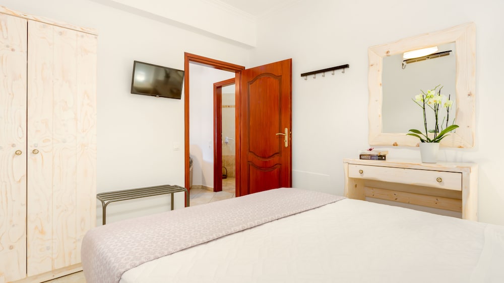 Akrotiri Apartments 9/50