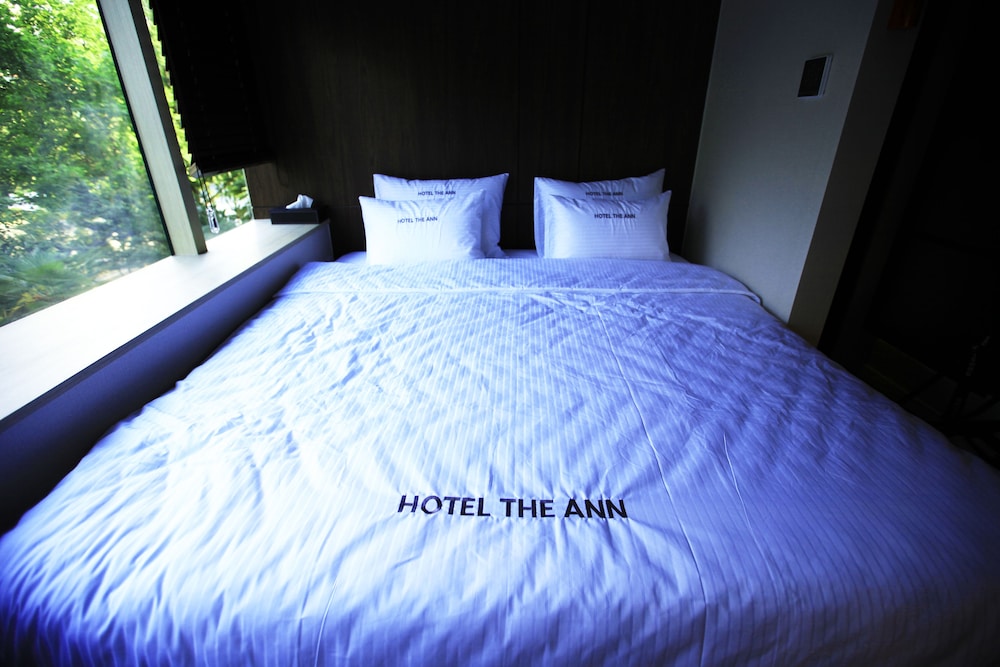 DELUXE, DOUBLE BED