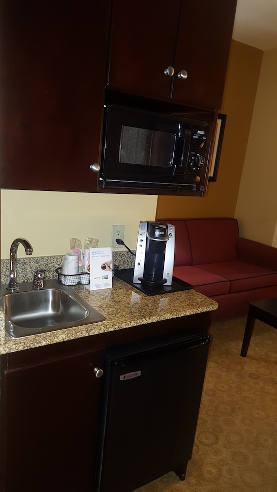 Holiday Inn Express Hotel and Suites Pensacola West-Navy Base 45/48