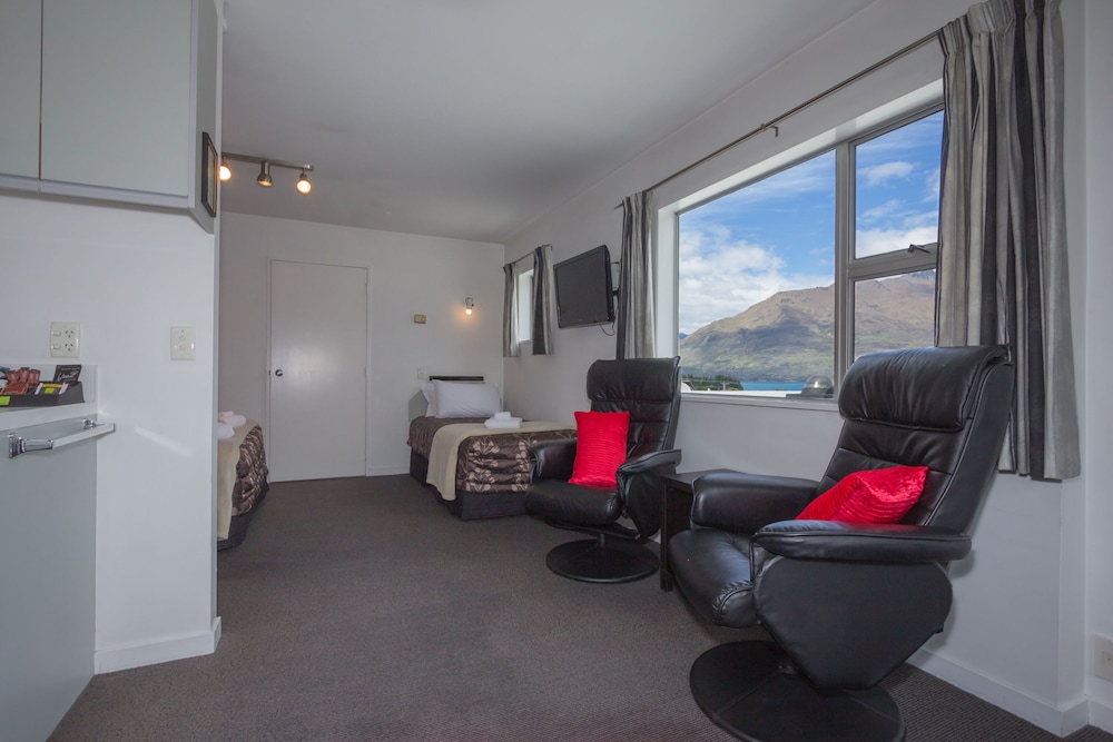 Caples Court 18/50