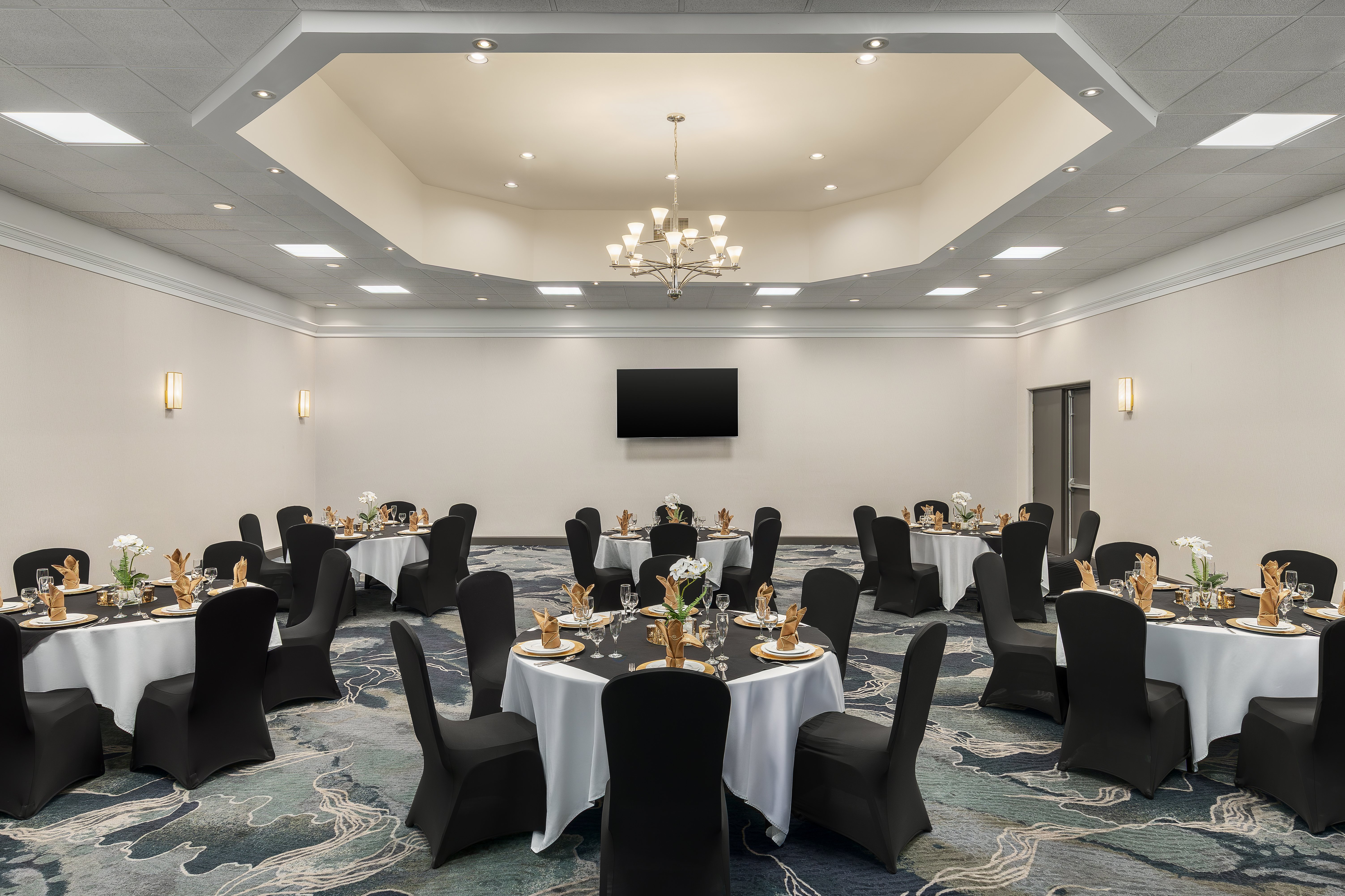 Holiday Inn Oakville Centre 60/81