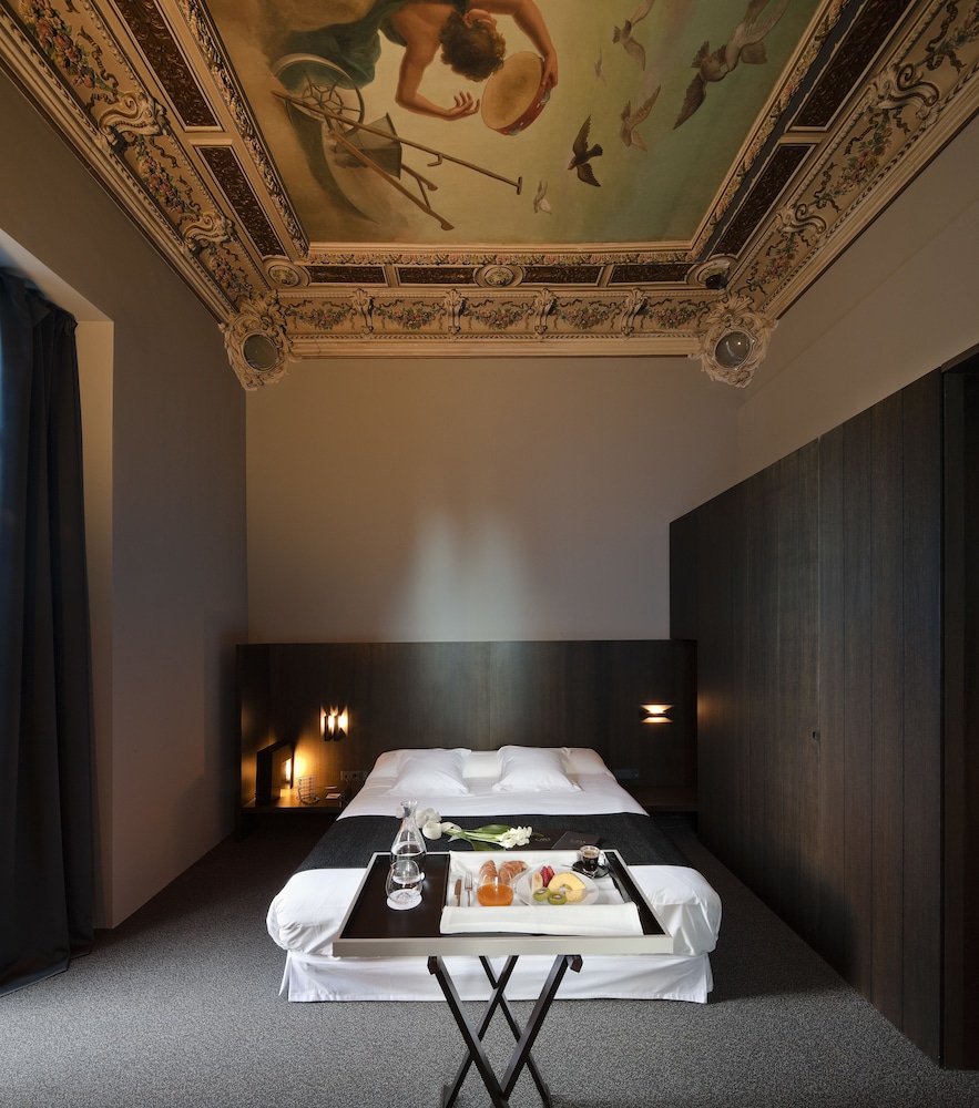 CARO HOTEL 42/71
