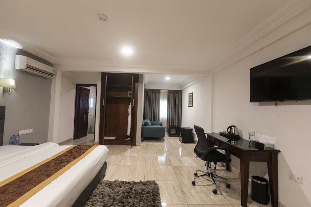 Airport View Hotel 37/40