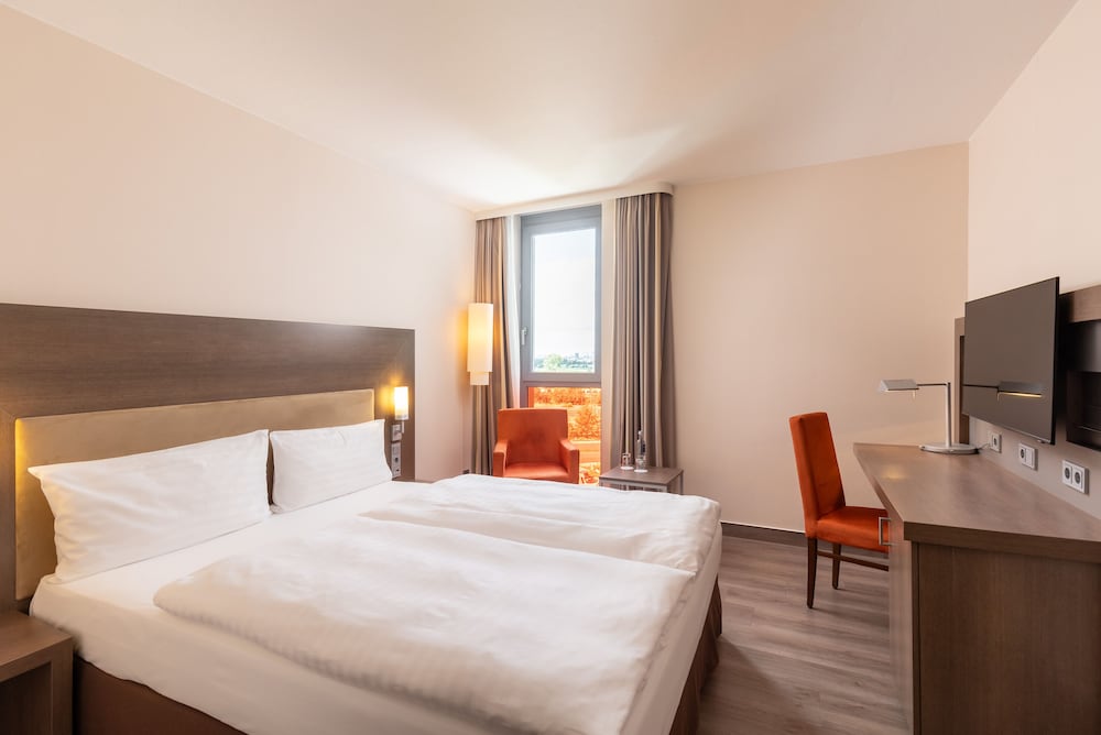 Business, Plus, Queen Bed, IntercityHotel Berlin Airport Area North 7/8