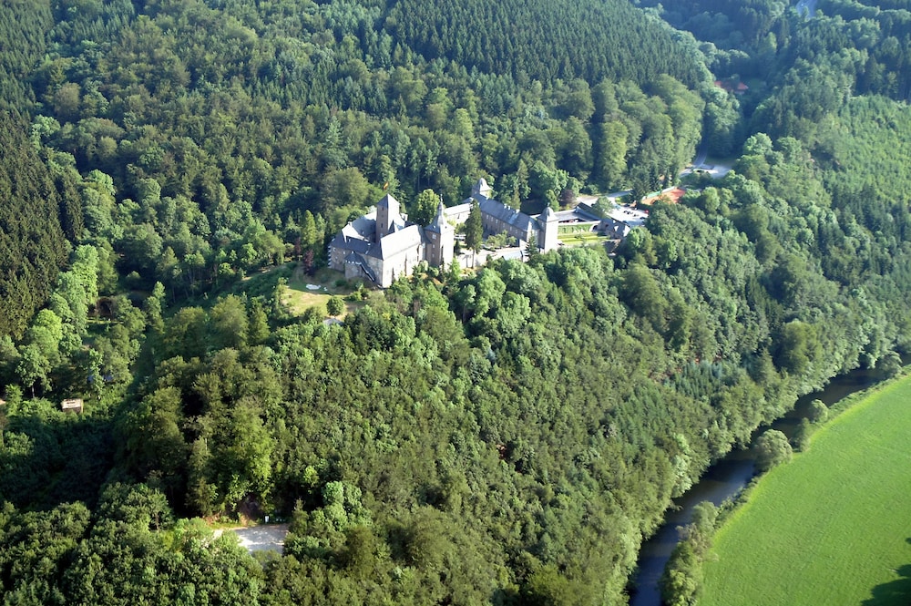 Hotel und Restaurant Burg Schnellenberg 41/54