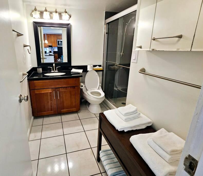 Ilikai Hotel Condo with Kitchen and Ocean View 37/38