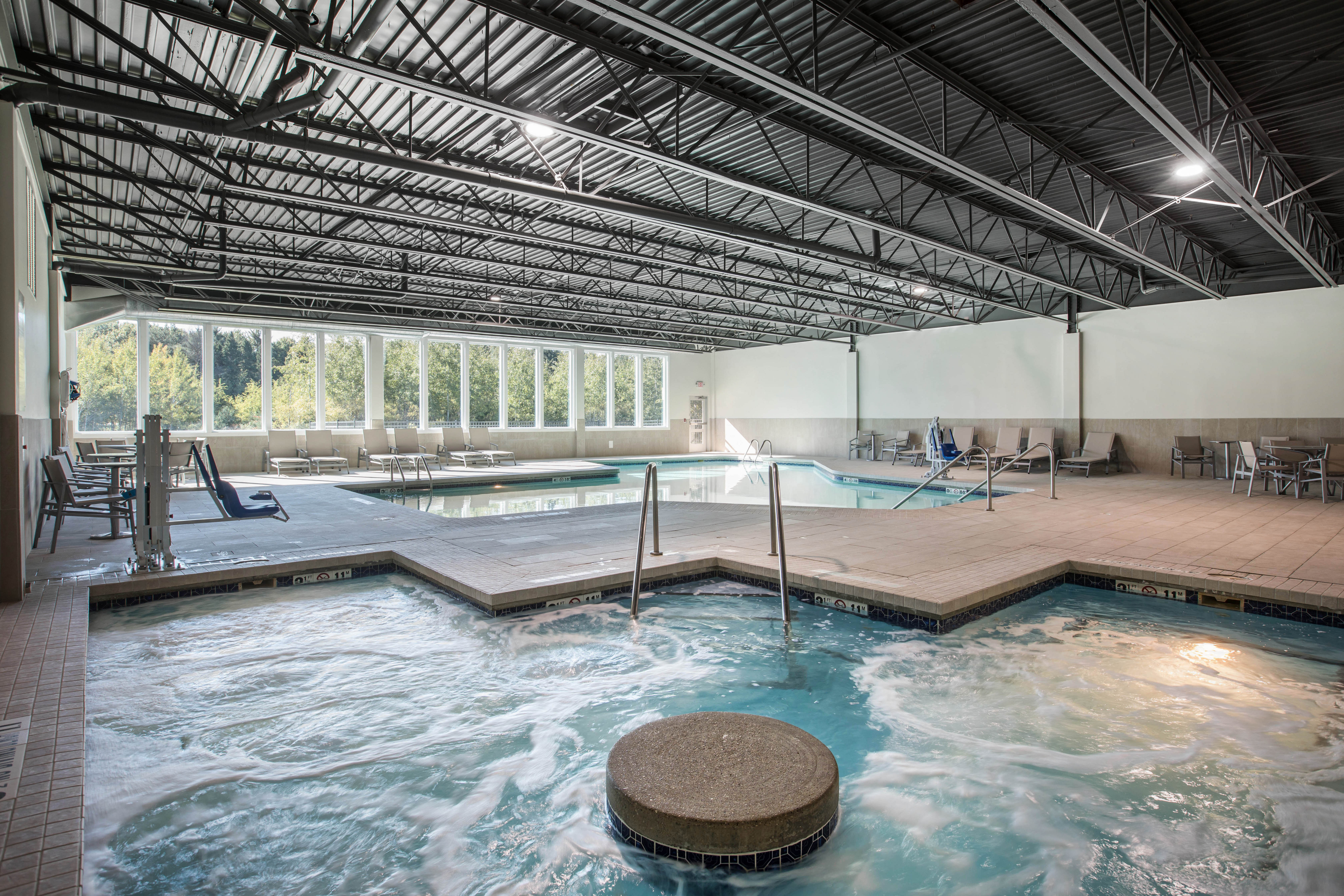 Holiday Inn Express & Suites Ludington 24/46