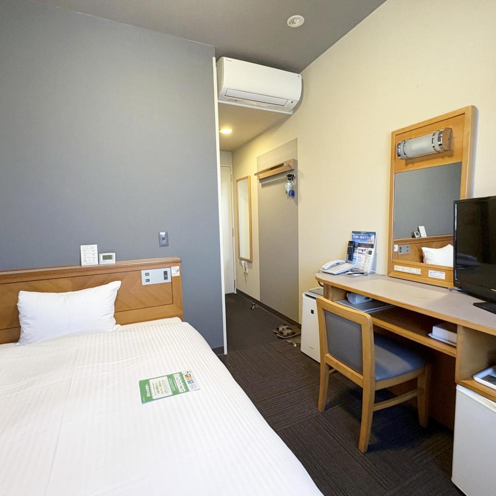 Room, Single, Light Housekeeping, Smoking