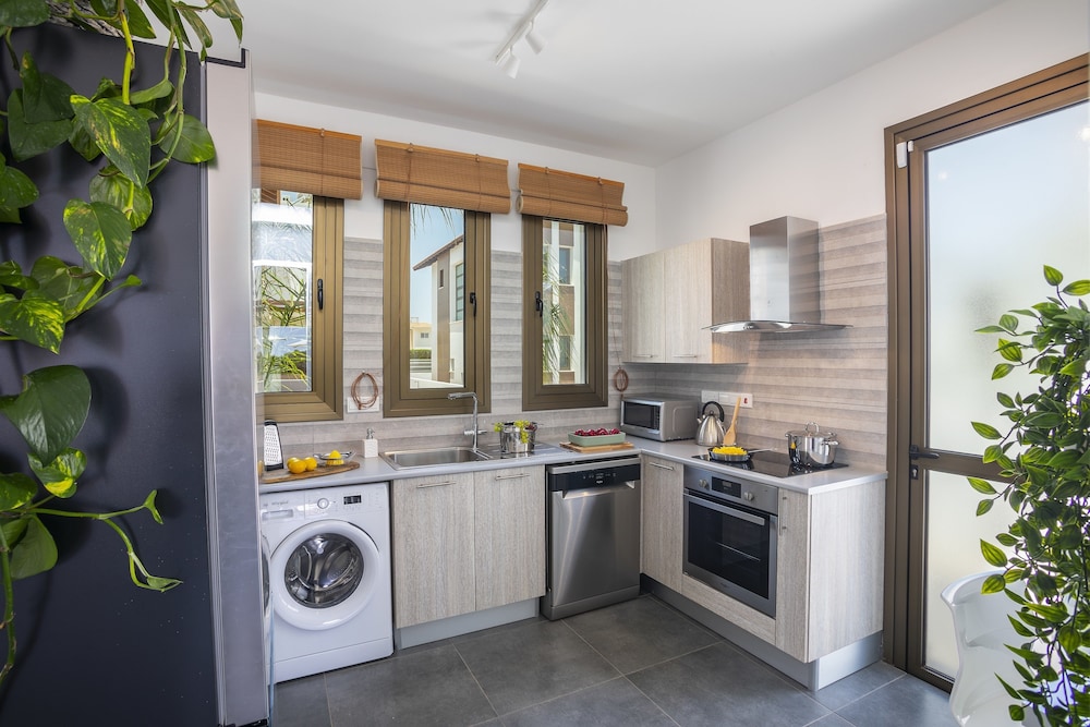 Chris Le Mare Luxury Villa 15/37
