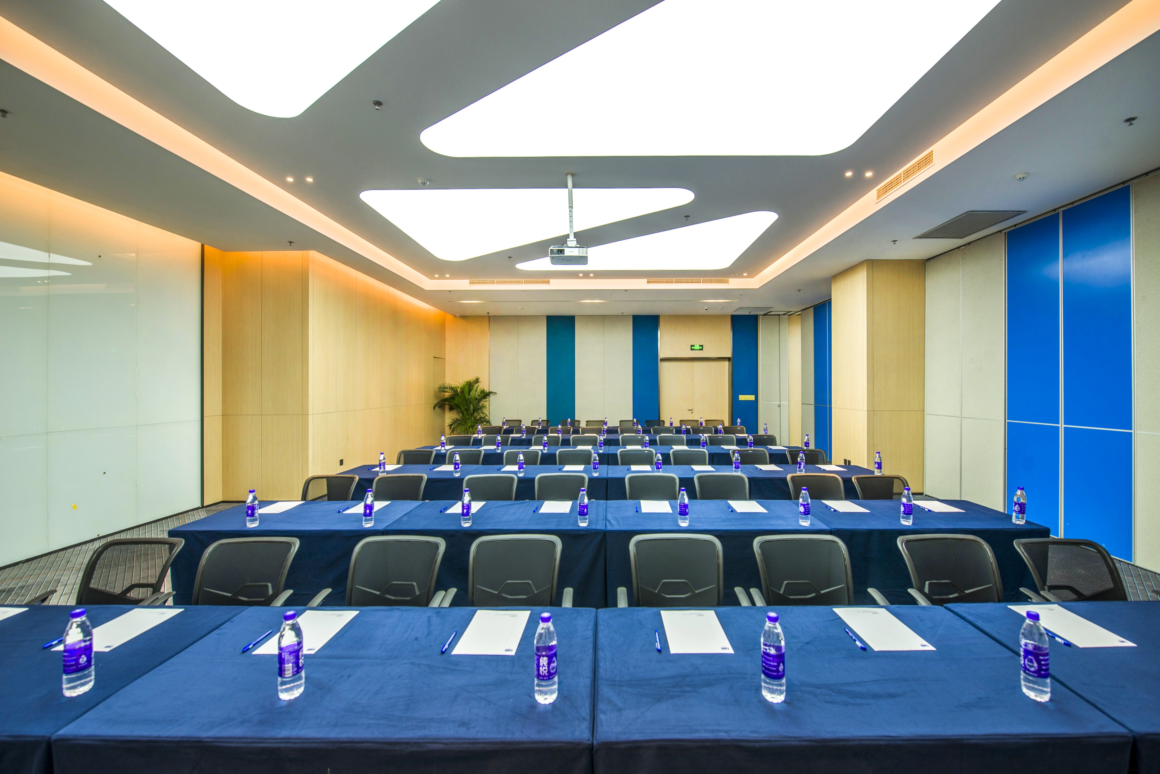 Holiday Inn Express Foshan Beijiao 36/50