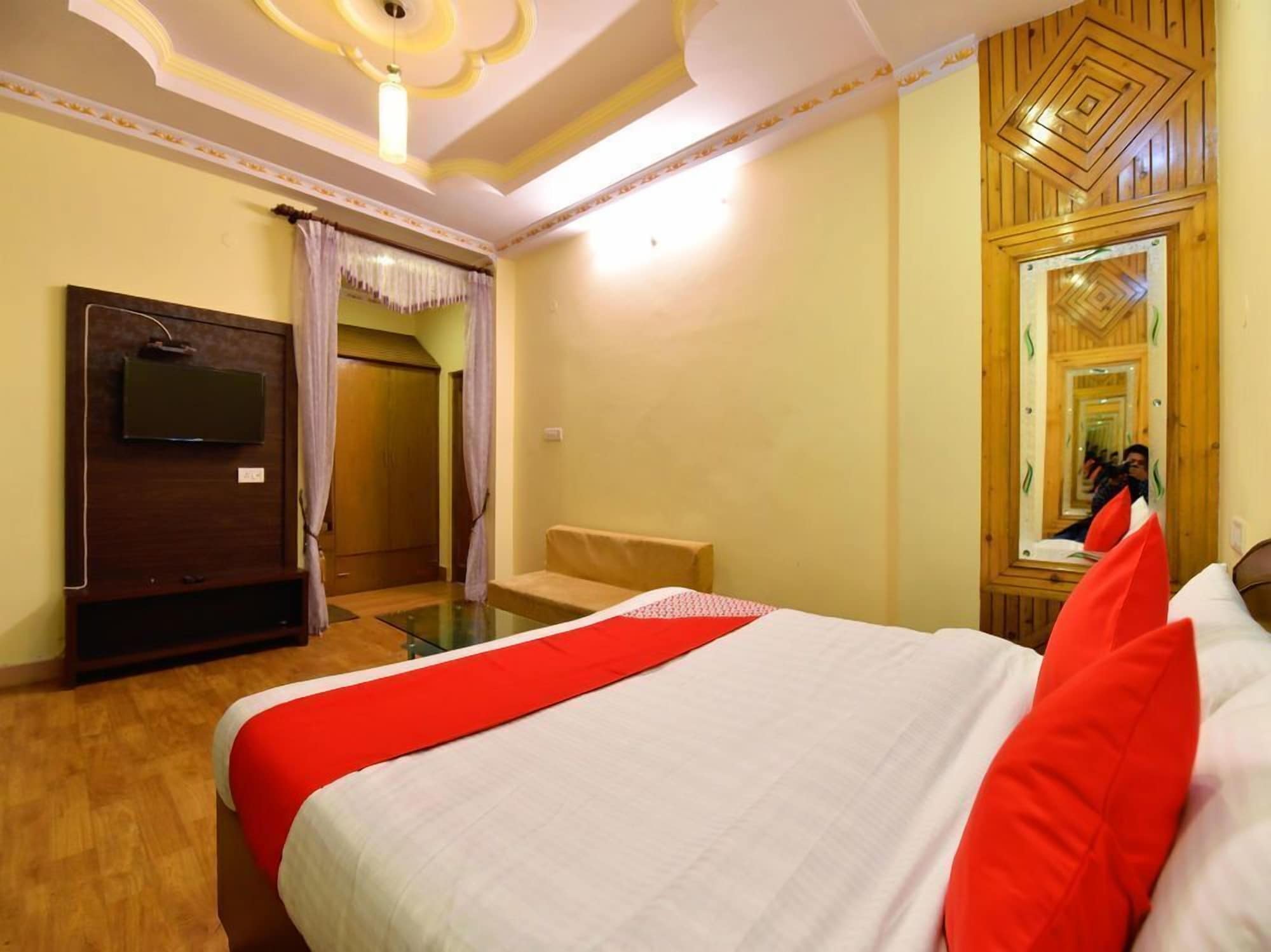 SUPERIOR, KING BED, VALLEY VIEW
