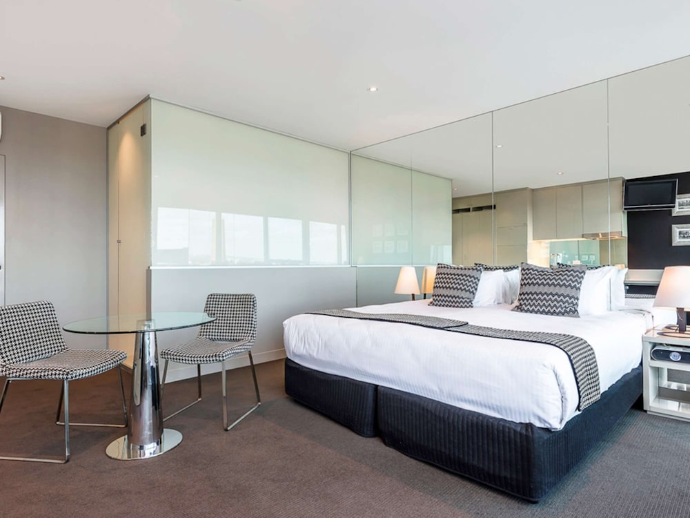 Novotel Melbourne Preston 23/94