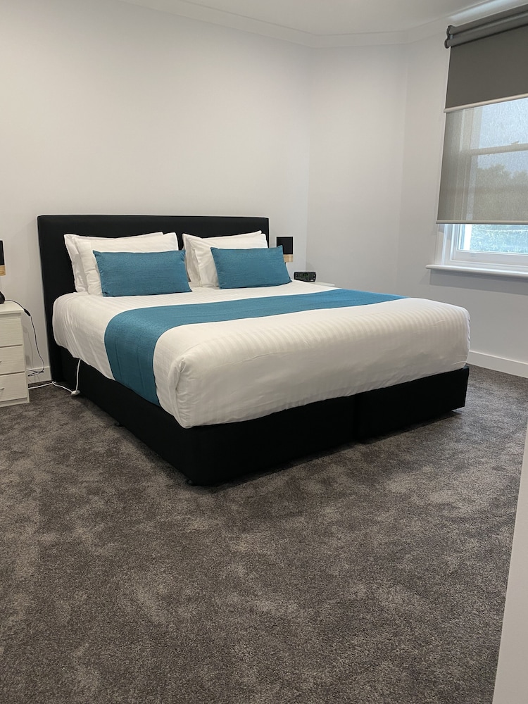 Executive, 1 King and 1 Single Beds, Ocean Front