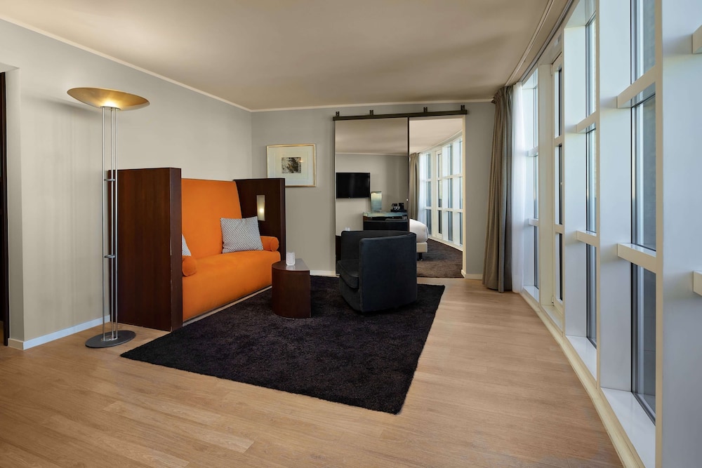 Hotel Wasserturm Cologne Curio Collection By Hilton 43/57