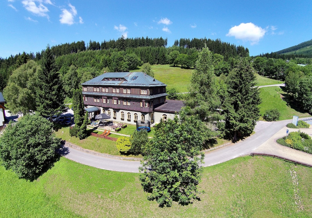 Alpsky Hotel 3/68
