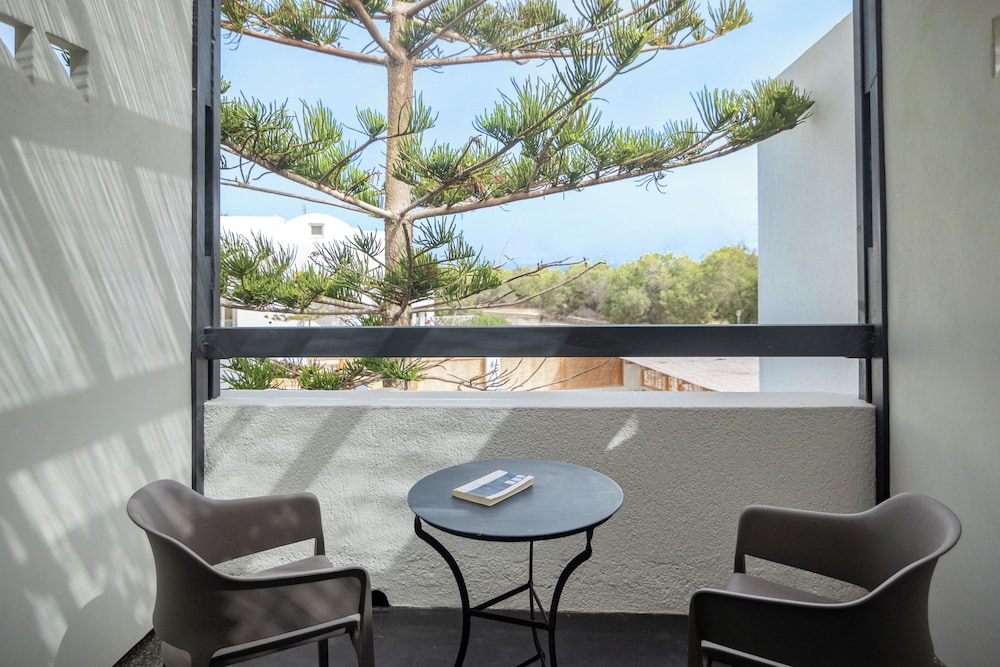 Scorpios Beach Hotel 51/63
