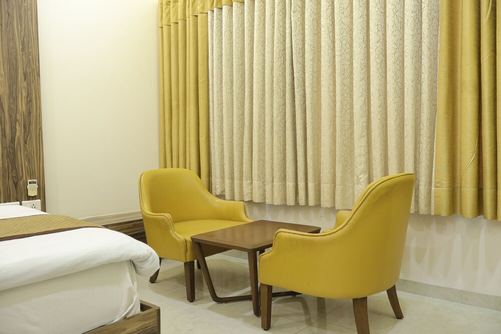 OYO Rooms Thaltej SG Highway 33/51