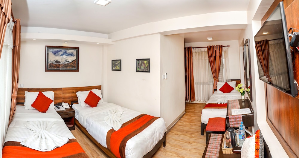 FAMILY, MULTIPLE BEDS, HILL VIEW