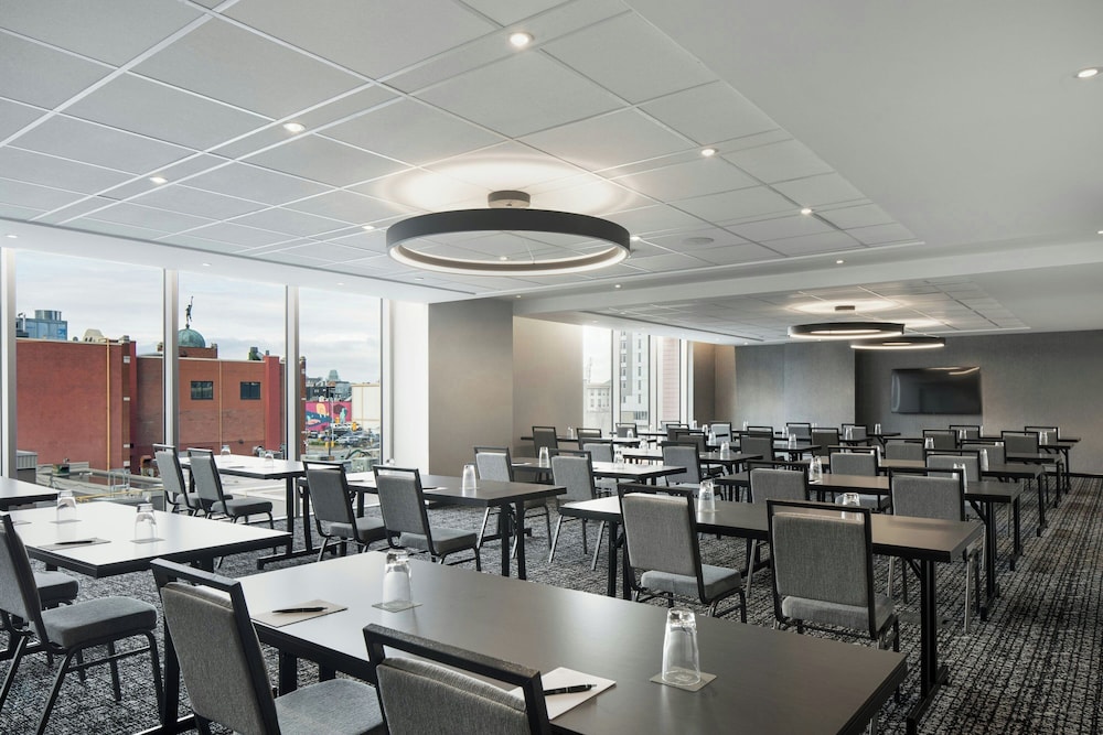 AC Hotel Ottawa Downtown 27/29
