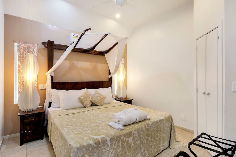 Crown Beach Resort and Spa - Adults Only 18/69