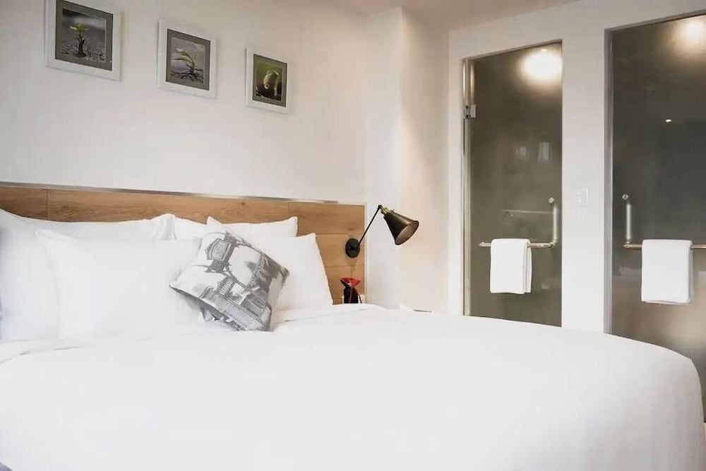 C Central Hotel de Tham 3/15
