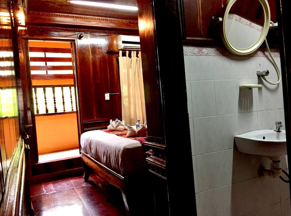 Soutikone 1 Guesthouse 56/58