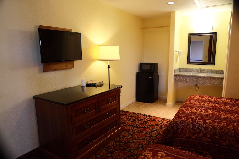 Bay Breeze Inn 39/56