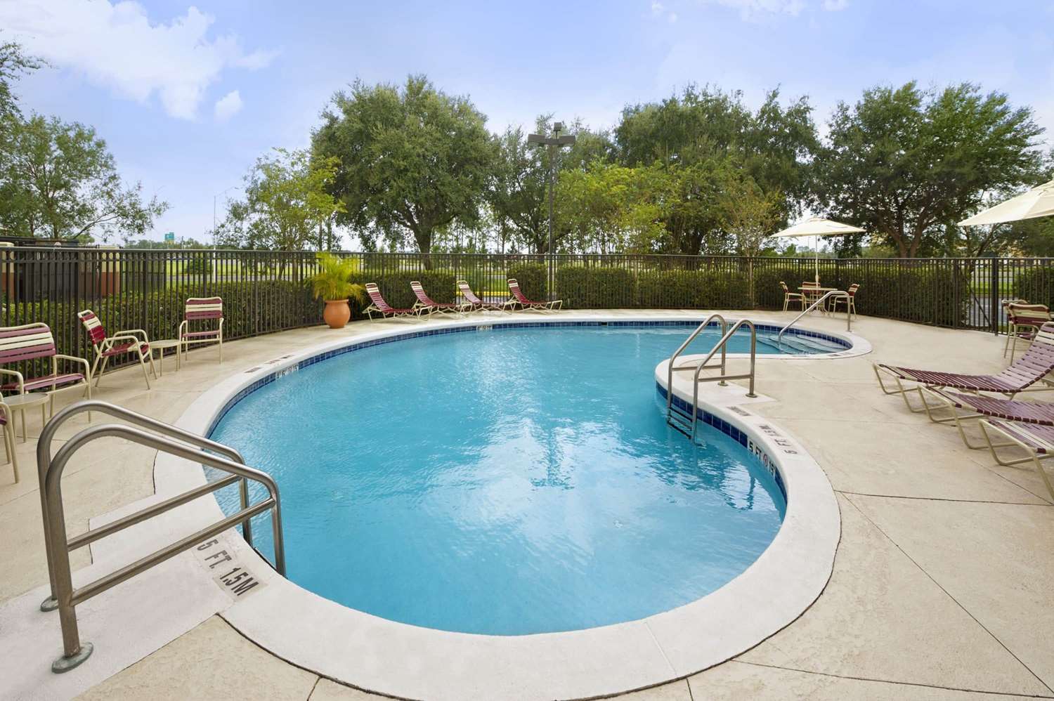 Ramada by Wyndham Suites Orlando Airport 50/56
