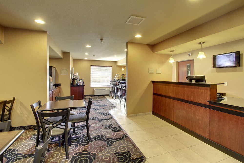 Cobblestone Inn &amp; Suites -- Hartington, NE 7/39