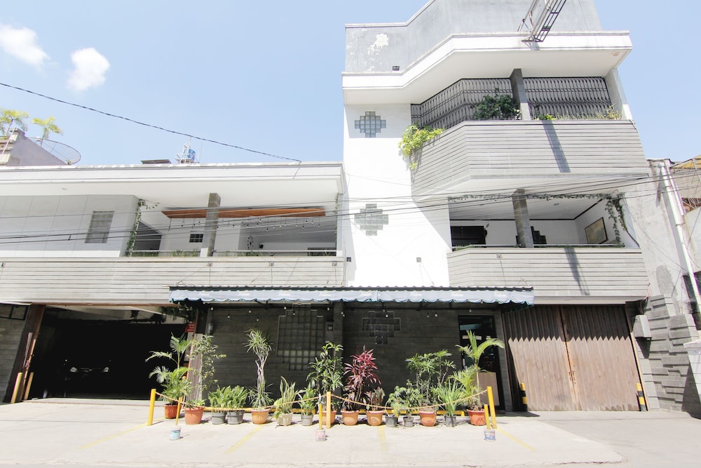 OYO 90103 Hotel Palem 1/24